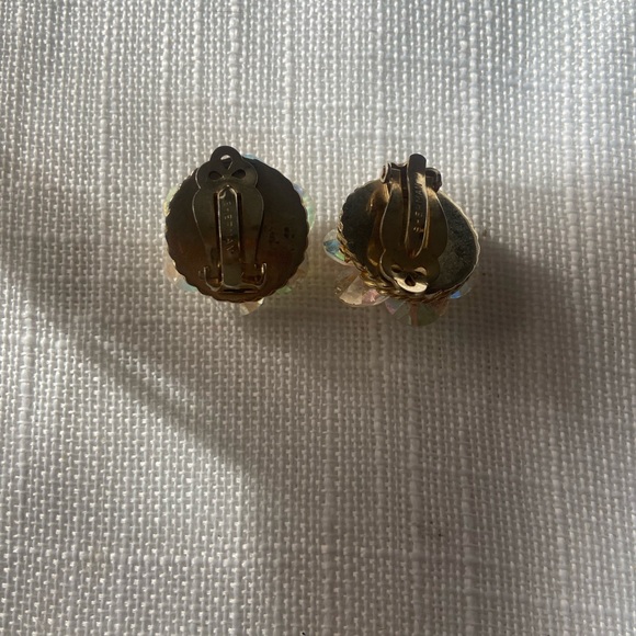 Vintage SHERMAN clip on sequin and faux pearl earrings - Picture 2 of 5